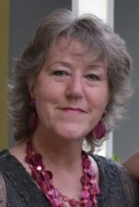 Headshot of Linda Gillard