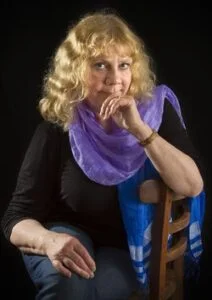 head and shoulders photo of Fiona Cameron