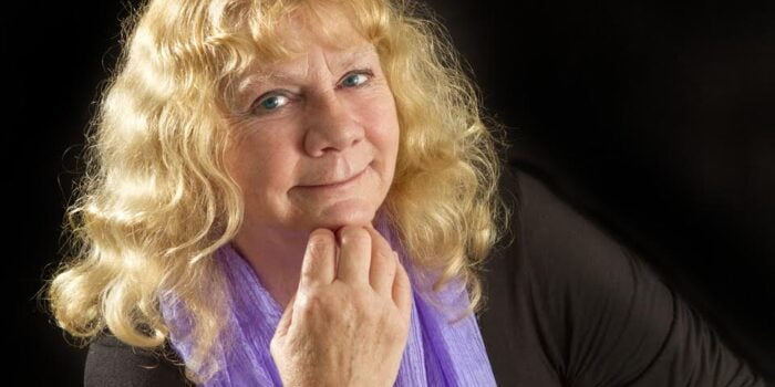 Headshot of Fiona Cameron