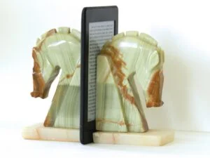 Kindle between bookends