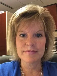 Facial photos of before and after of Judy Noble Cloud