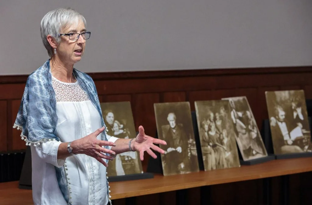 Photo of Ali Bacon lecturing at St Andrews