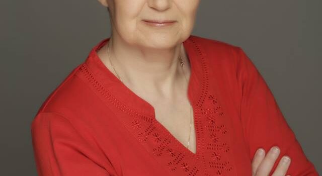 Head and shoulders photo of Wendy Jones