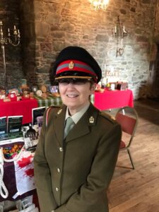 photo of Wendy Jones in military uniform